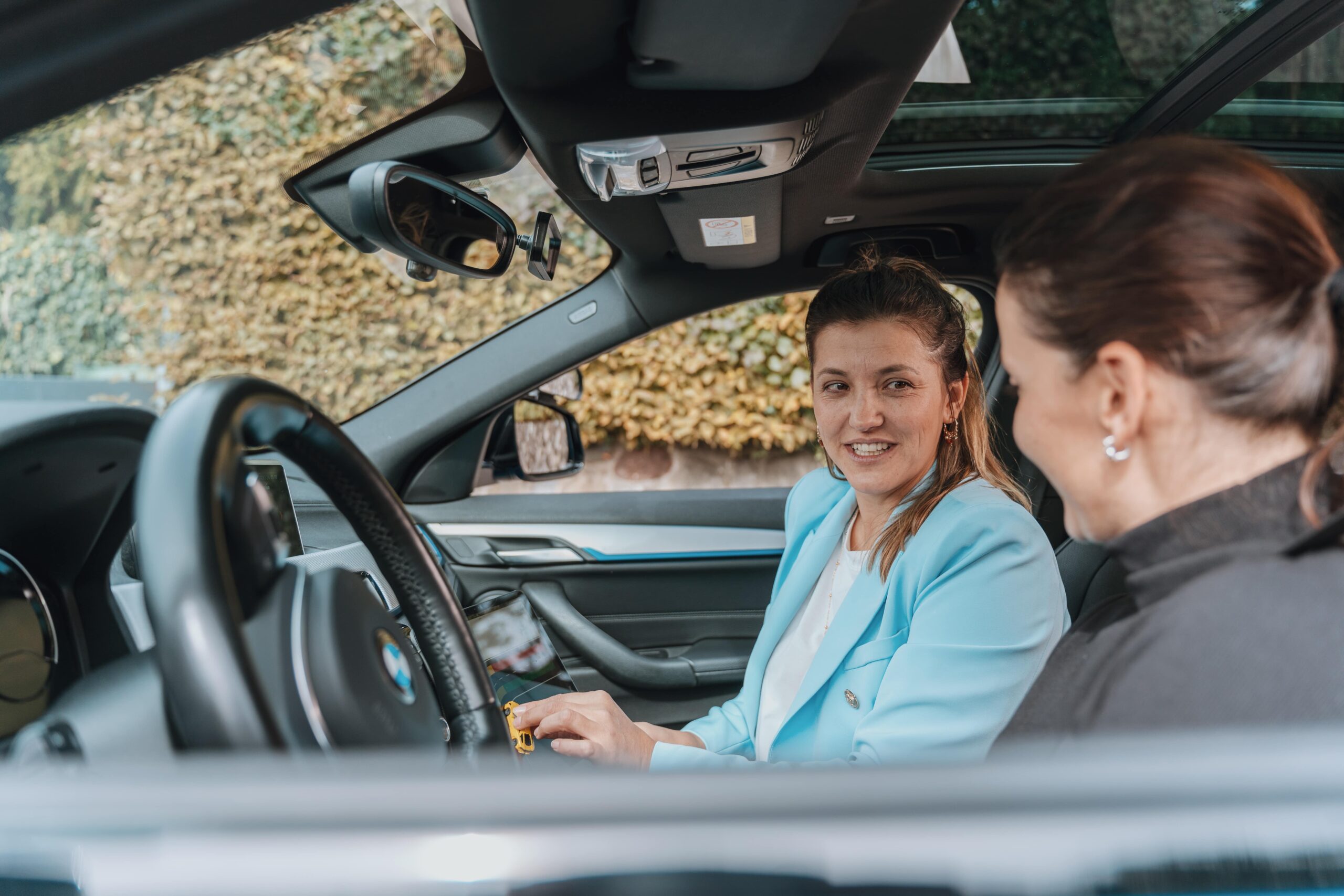 Marijana und Fahrschülerin - Driveup Fahrschule - Fahrschule in Altstetten, Albisrieden und Bahnhof Enge